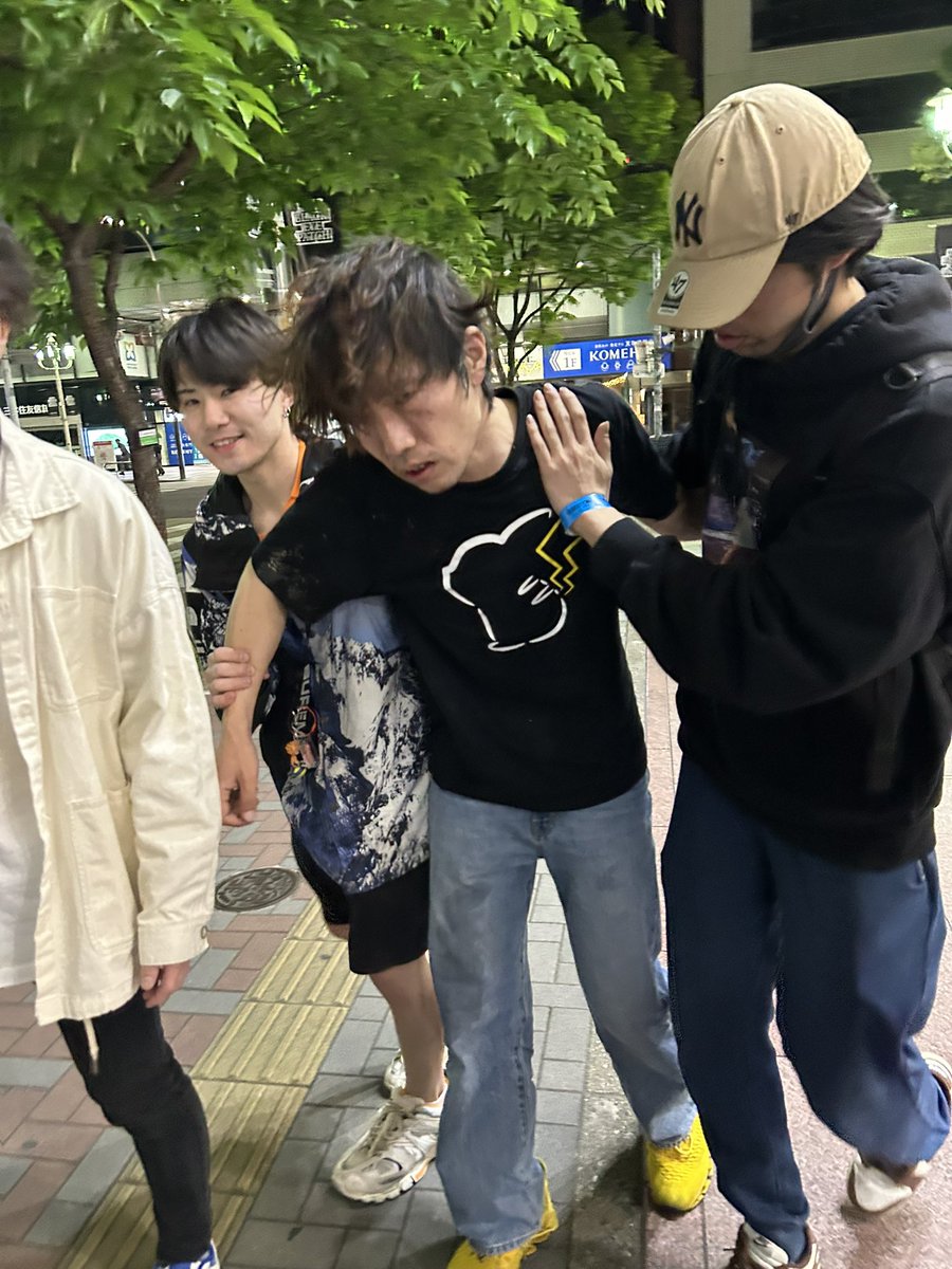 シュプおじ tweet media