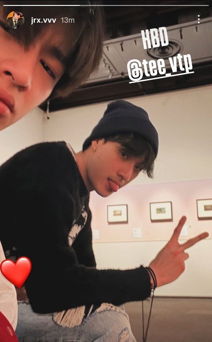 teetofu_shee's tweet photo. wait! so juju is the last one to wish Tee? 😆 haha, it's like watching the kdrama 😜
20 March With Tee
#GrowingTEEVTP25th
#teevtp #teeradech https://t.co/lDAyFuotEd