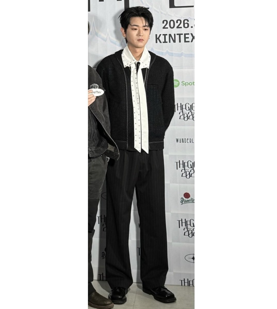 inacalmway's tweet photo. 그니까천사인데너무문짝만하고무거워서땅으로떨어짐 https://t.co/I2RsyeQTIM