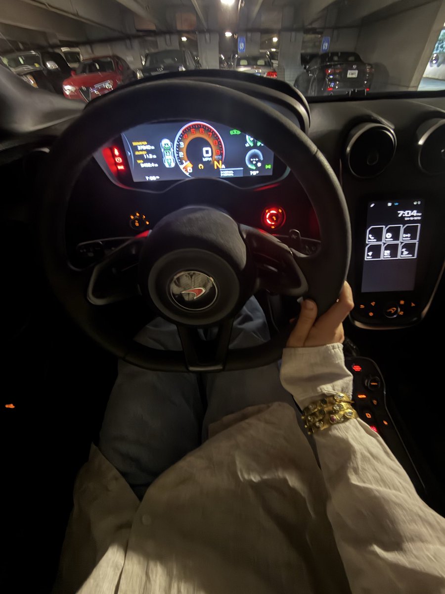 jeZAbelle tweet media