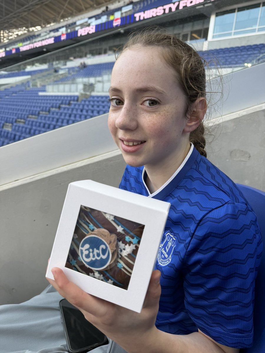 Looking forward to her <a href="/EITC/">Everton in the Community</a> doughnut 💙 #everton