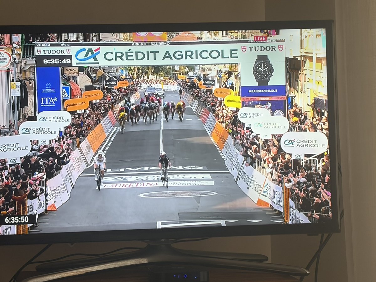 In (d) Sent tweet media