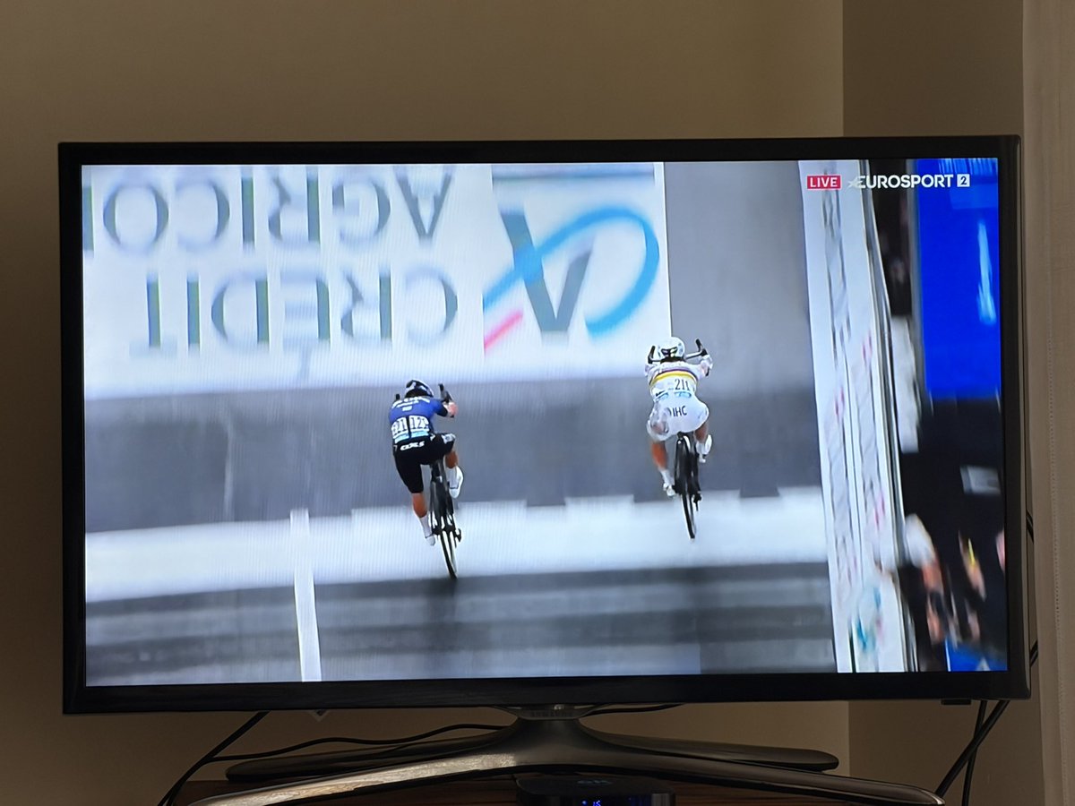 In (d) Sent tweet media