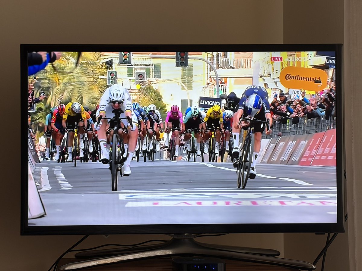 In (d) Sent tweet media