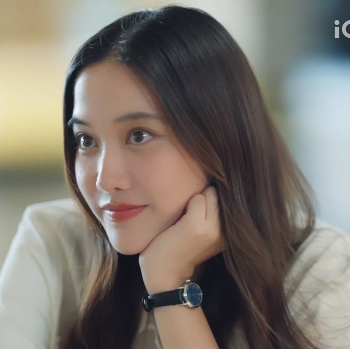 bela ⚢ the water 💧 tweet media