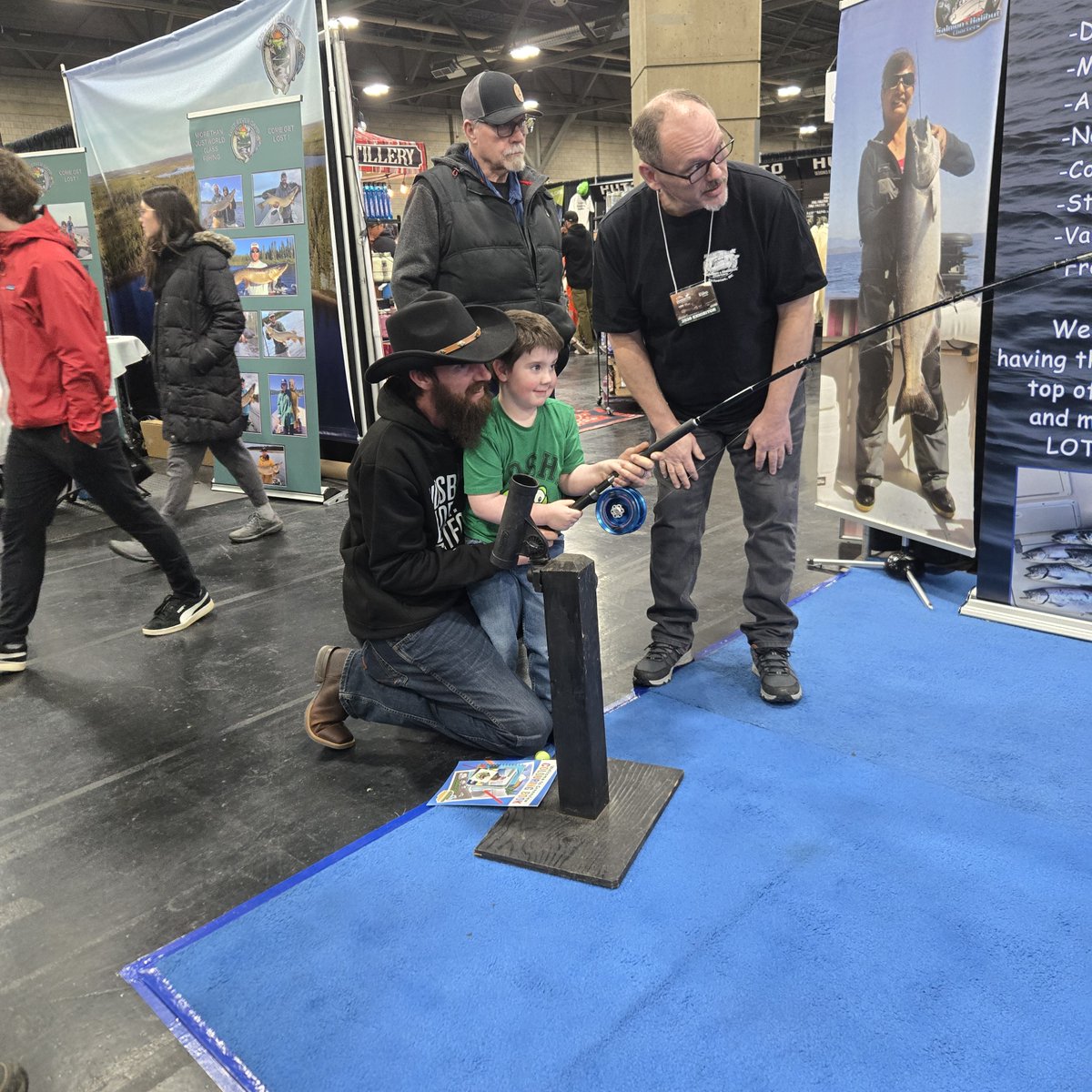 hpcharters's tweet photo. Nice turnout for the Edmonton Outdoor Show. It was great to see 3 generations of anglers trying the simulator! #explorebc #fishingcharter #salmonfishing #bcfishing #gofishbc #fishingucluelet #harbourchandler #westcoastfishing #barkleysound @Fishingwithrod https://t.co/0J6SLpQJTB