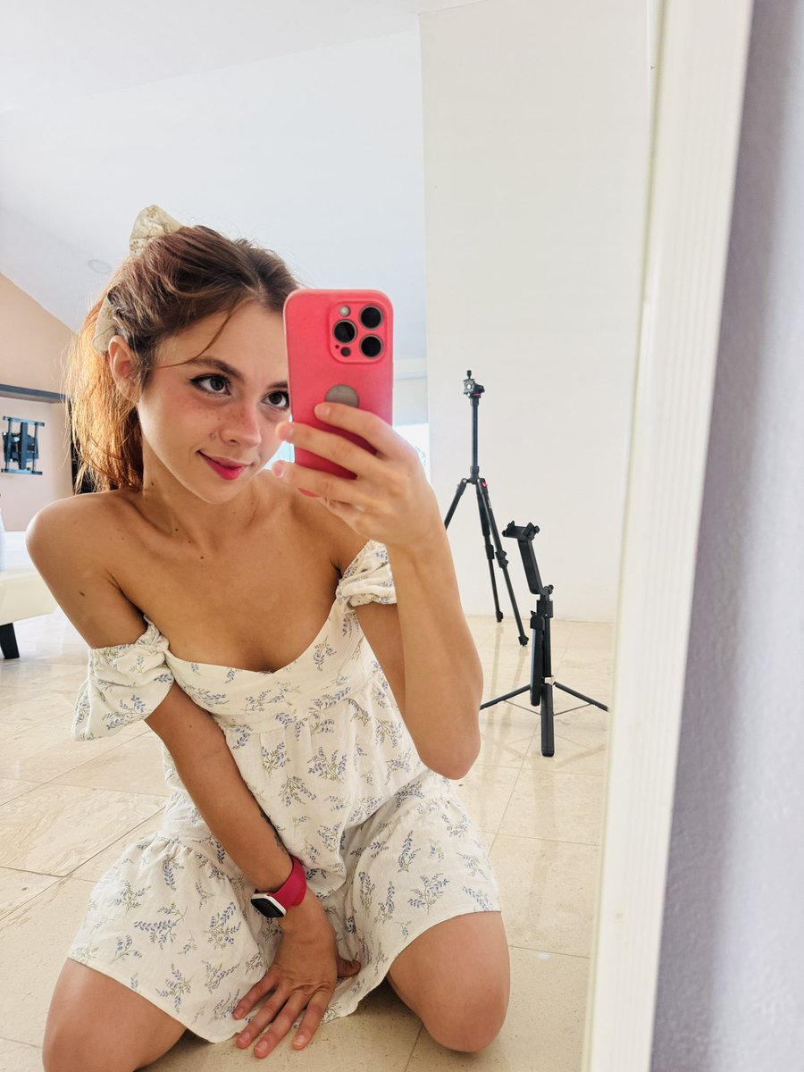 pinky.pupa tweet media