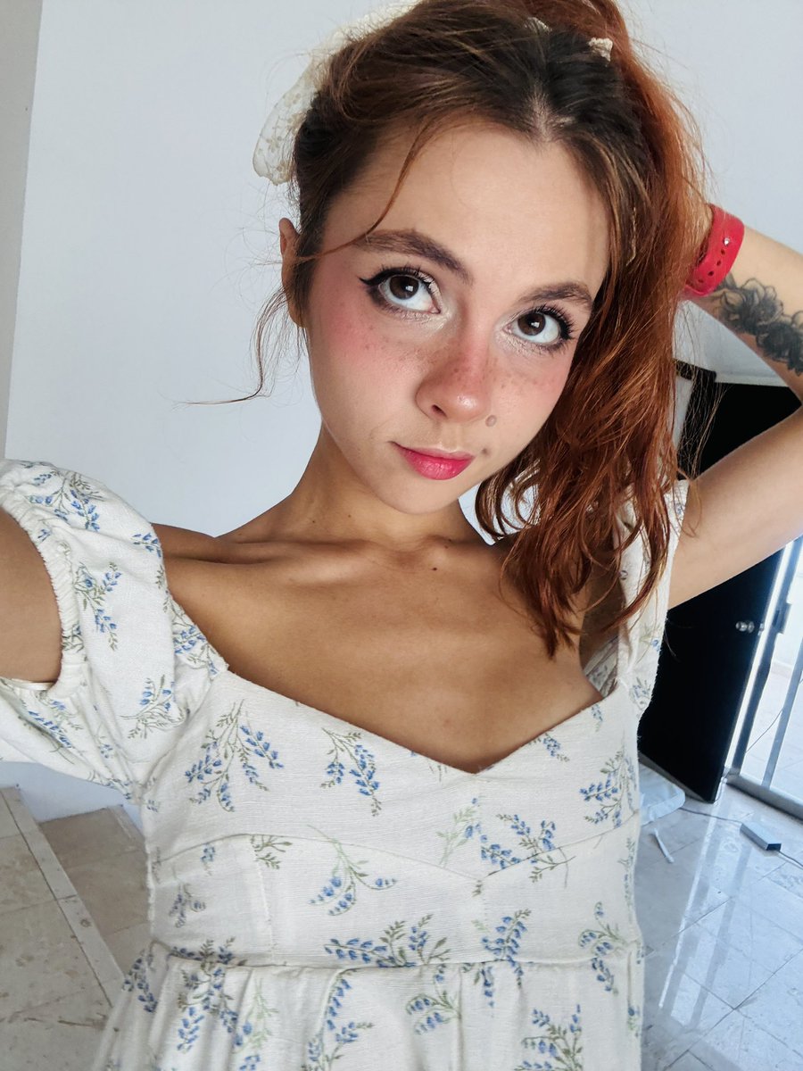 pinky.pupa tweet media