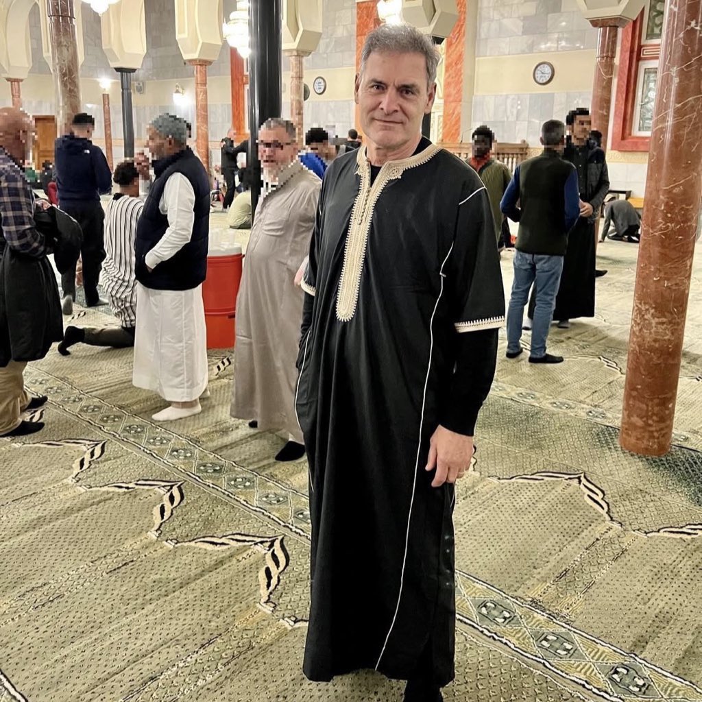 عمرو tweet media