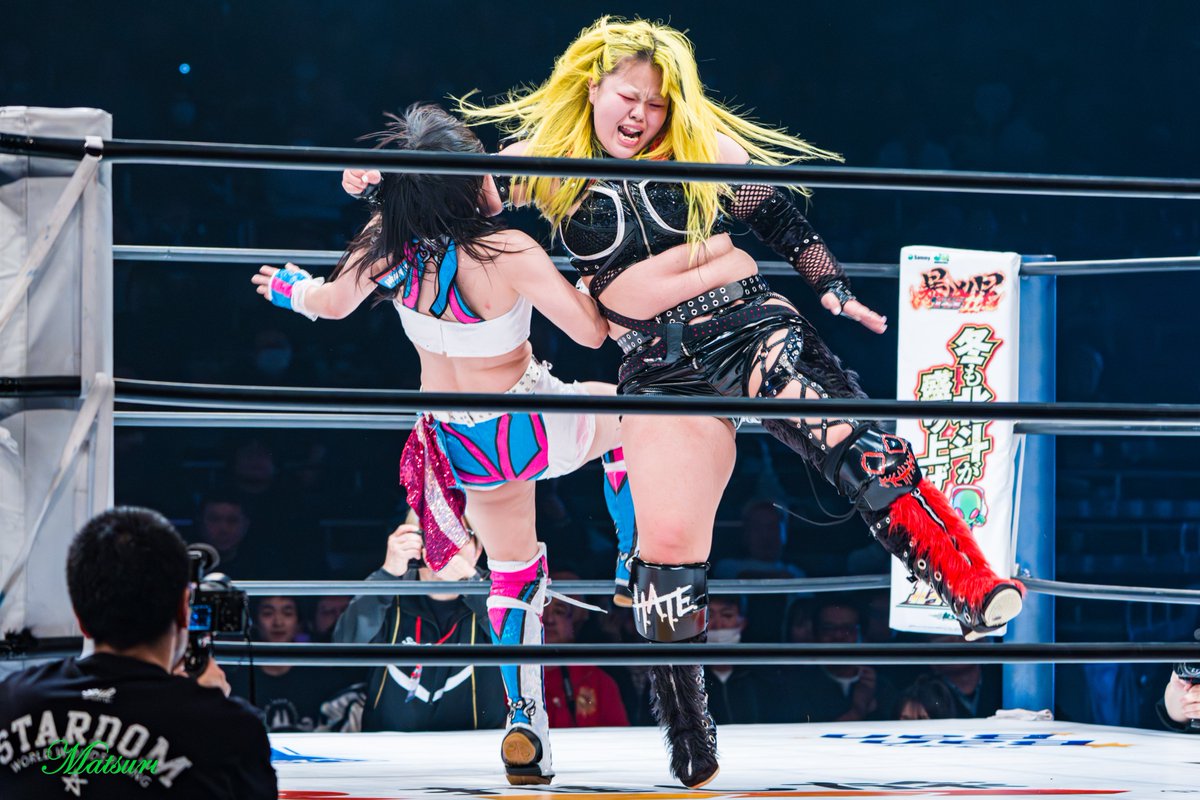 MATSURICON666's tweet photo. ラリアットだけど「アックスボンバー!」と叫びたい😳
#琉悪夏 #STAROM #スターダム https://t.co/LNP36UJ8Ux