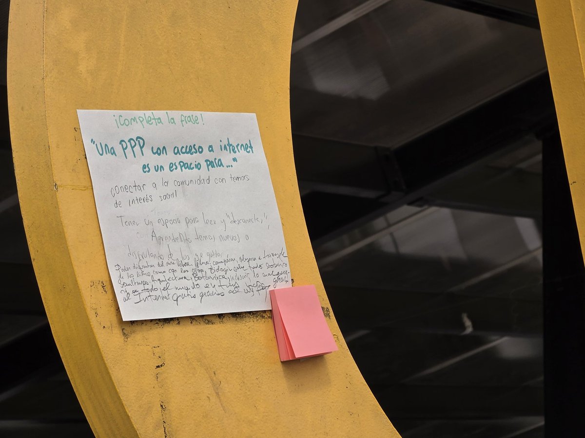 BibloRedBogota's tweet photo. 🤔💭 ¿Tú qué harías en una tarde sin pantallas?
La Biblioteca Digital de Bogotá (BDB) nos invita a reflexionar sobre nuestras conexiones, la seguridad digital 🔐 y los riesgos que enfrentamos en internet 🌐⚠️.

Hoy probamos el juego “Me Gusta” en la PPP El Country, una experiencia que nos cuestiona, nos reta 💡🎲 y nos enseña a usar la tecnología de forma más consciente 📚.

✨ Conoce la biblioteca abierta las 25 horas del día en:
👉 https://t.co/zuo88afeI7 📖🧡