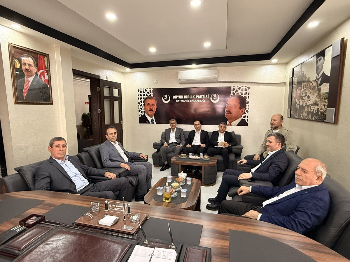 bbpbatmanil's tweet photo. MKYK Üyesi Bölge sorumlumuz Sn.Recep ER’in katılımıyla,
 Ak Parti Batman İl Başkanlığı Heyetini İl binamızda ağırlayıp, Partililerimizle Bayramlaştık.

@RecepEr_72
@72akpartibatman 
#RamazanBayramı https://t.co/CPm1i6JyX2