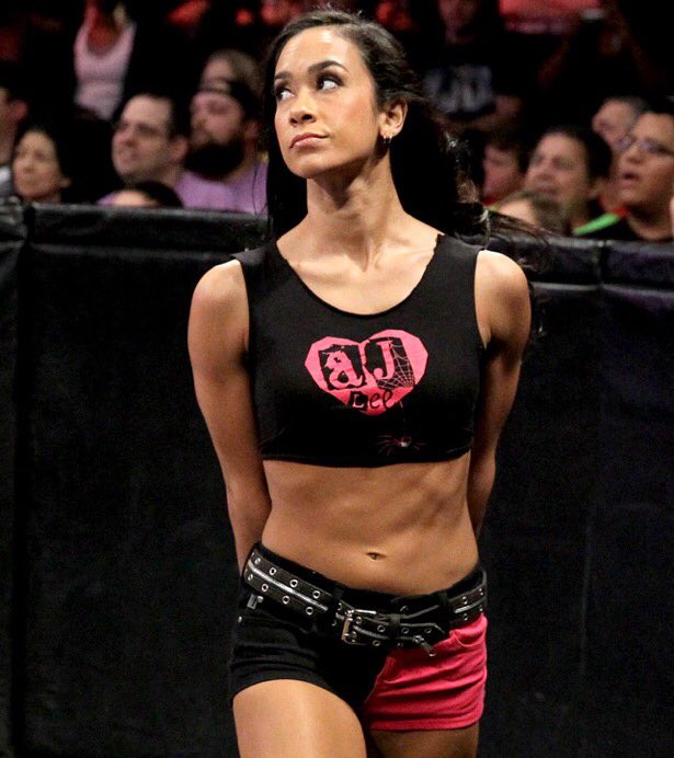 aj lee tweet media