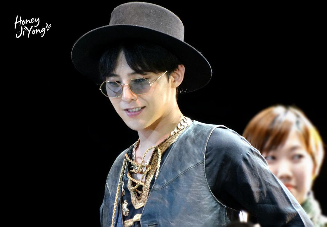 권지용 얼굴 tweet media