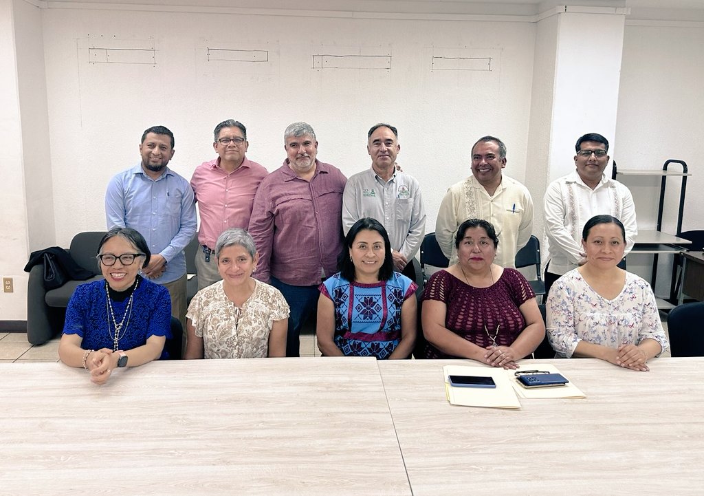 Este viernes 20 de marzo de 2026, el Gobernador del Estado, a través de la Secretaría de Educación Pública del Estado de Oaxaca, ratificó a la Dra. María del Rosario Enríquez Rosado como Rectora de la Universidad del Mar.

Esta decisión expresa la confianza del Gobierno del