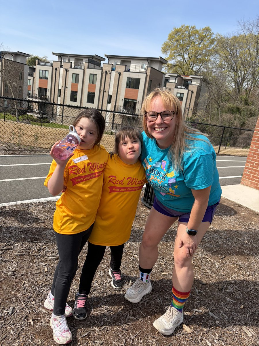 No better way to spend World Down Syndrome Day than with the <a href="/MLoftheTriangle/">Miracle League Tri</a> 💙💛💙💛