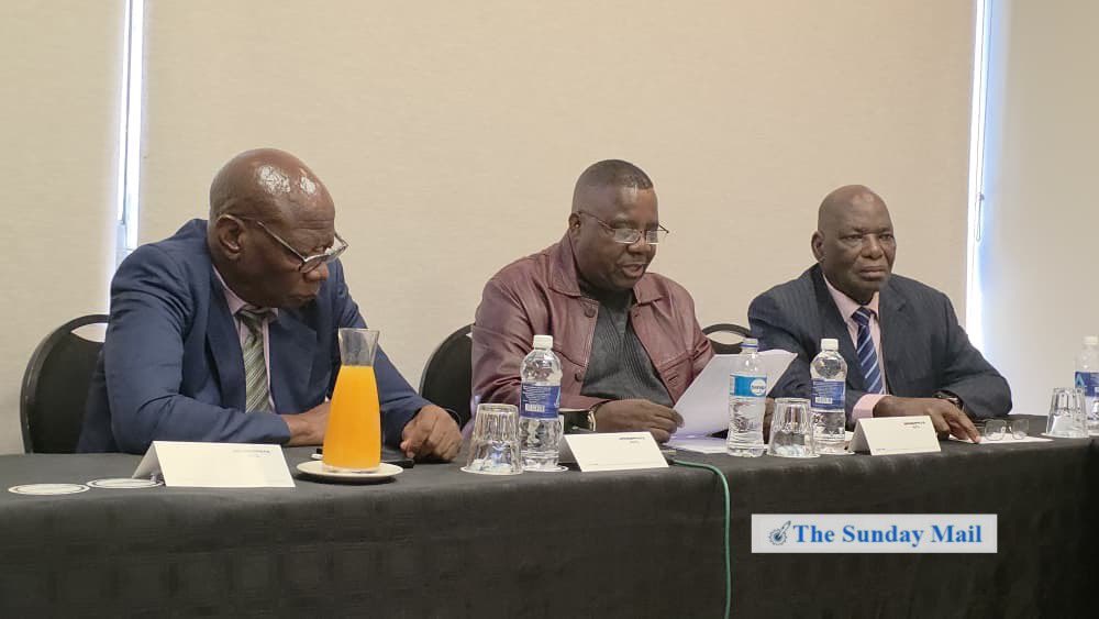 Well respected Retired Generals &amp; War  Veterans have thrown their weight behind Constitutional Amendment Bill No. 3, which seeks to align key provisions of the Constitution with resolutions adopted by the ruling party ZANU PF . 

#CAB3 Bhoo zvekuti 👍