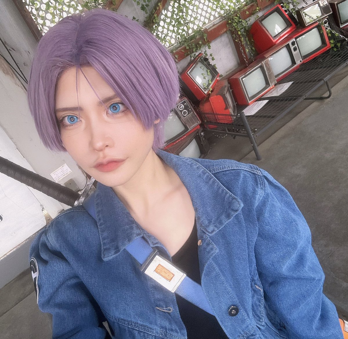 嬉しい嬉しい独り言なんですけど

ドラサバのイベント終わり間近に
絵師さんが私のコスの似顔絵を描いて
そっとスペース持ってきてくださって…
大はしゃぎしました。。

ありがとうございます🥹