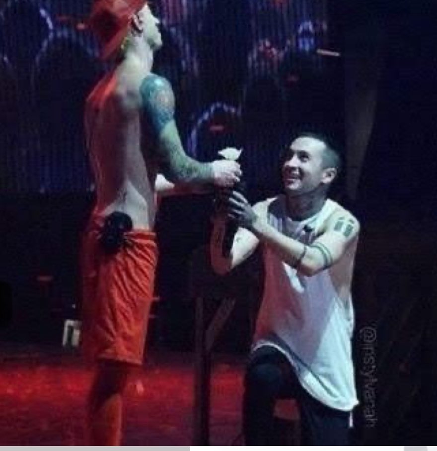 angela • tweet media