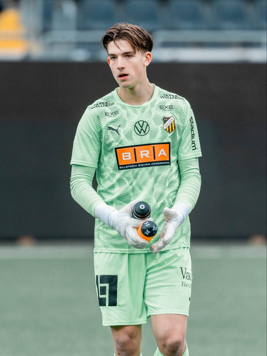 bkhackenofcl's tweet photo. David Andersson täppte igen i dag och inkasserade sin första hållna nolla för BK Häcken 👏

#bkhäcken https://t.co/HLFRSgb0bH