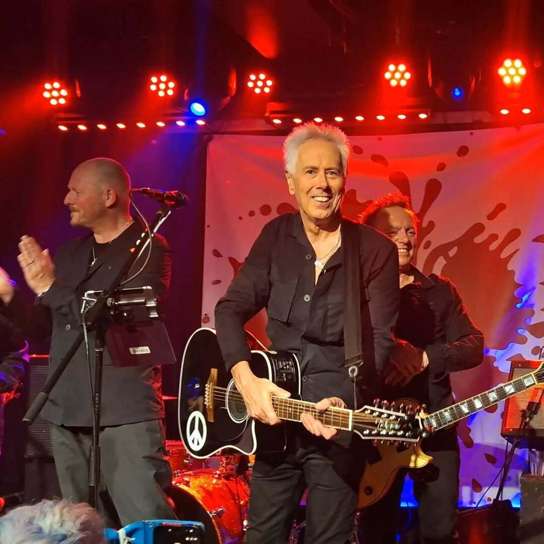 EntertainMeHub's tweet image. The Alarm 2.0 at The Lexington: Eddie Macdonald and a post-punk "Who’s Who" take centre stage: our review of The Alarm 2.0 is live. 🌺  Full review on Music-News.com #thealarm @thealarm #TheOfficialAlarm #thelexington @thelexington #LexingtonLon…