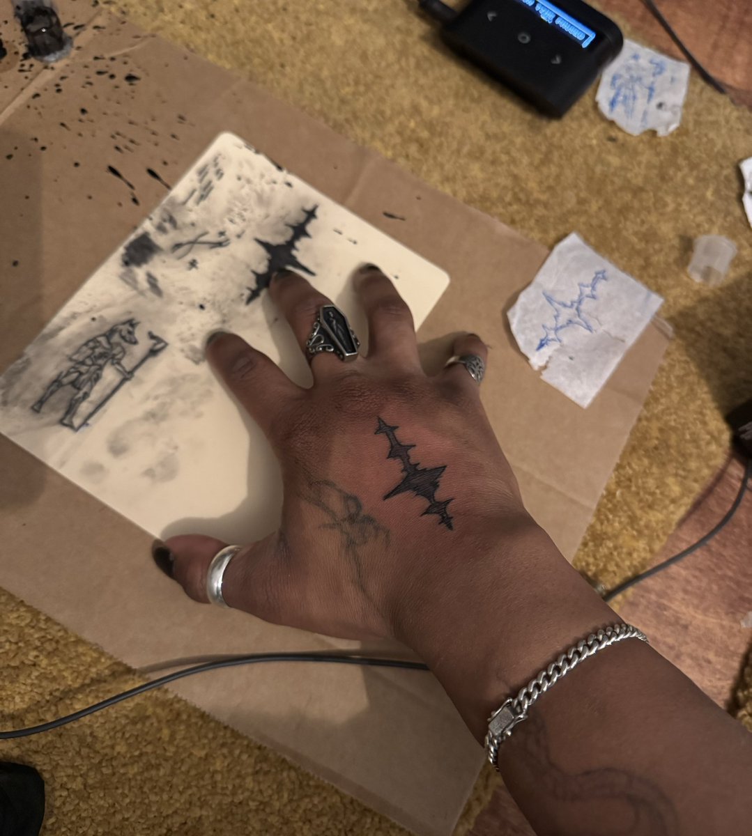 Fuzz ♊︎ tweet media