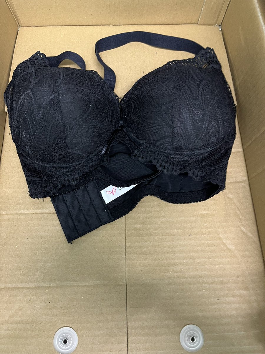 FE_joke02's tweet photo. 出售🎉

良家婦女內衣褲B75📷👍
這次我最滿意的商品
來自一位媽媽
照顧兩個小孩還會開車兜風～
愛了都😍
一件$400-500

價格都在連結
���品請以連結為主

https://t.co/LIvrOFTPxS https://t.co/kMUeOLmM9N