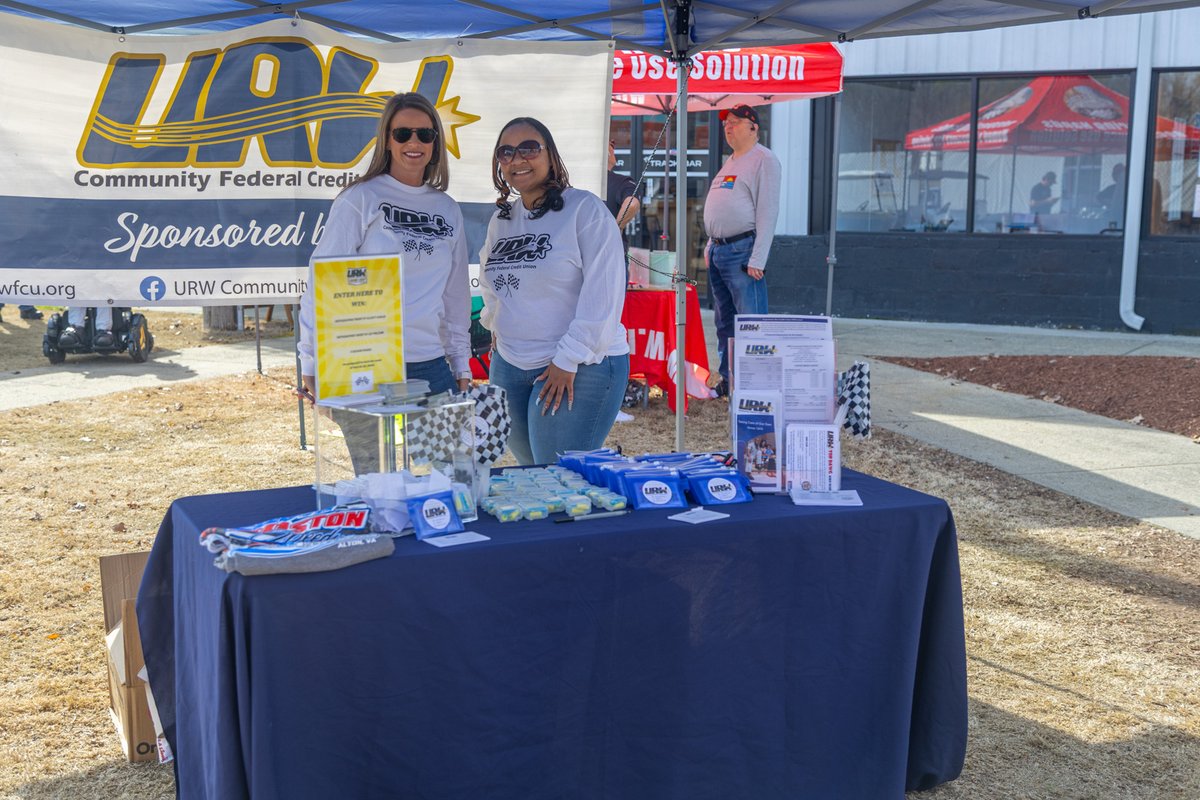 MissedGear's tweet photo. A great day for racing @SoBoSpeedway57 Racing starts at 2:00PM EST, Until then enjoy some of the many vendors set up! https://t.co/O0376OXQJ6