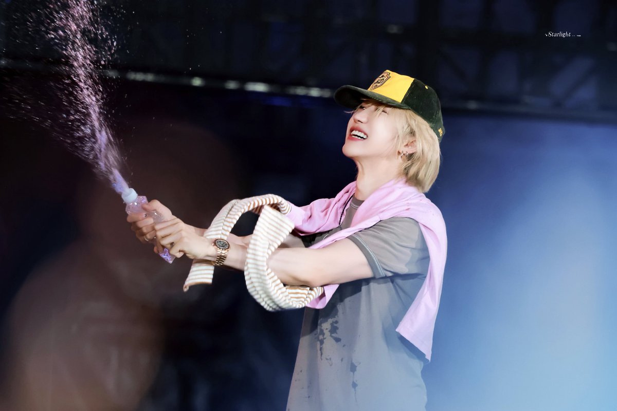 HES SUCH A HAPPY BAOBEI 😭😭🖤