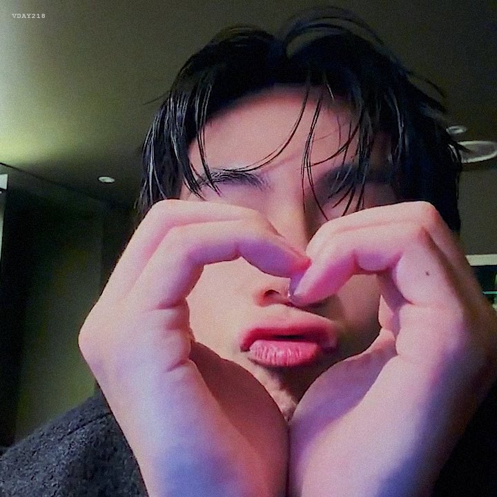 Vday218's tweet photo. 260321🐻
https://t.co/xJ8cJ864HV
#태형 #뷔 #TAEHYUNG #V https://t.co/adtP1TvEAb