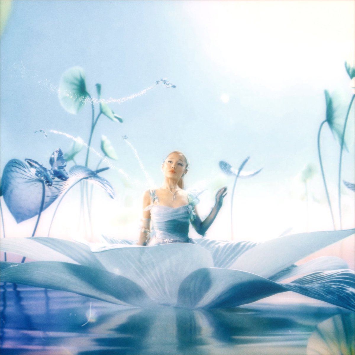 TheGrandeTop10 tweet media