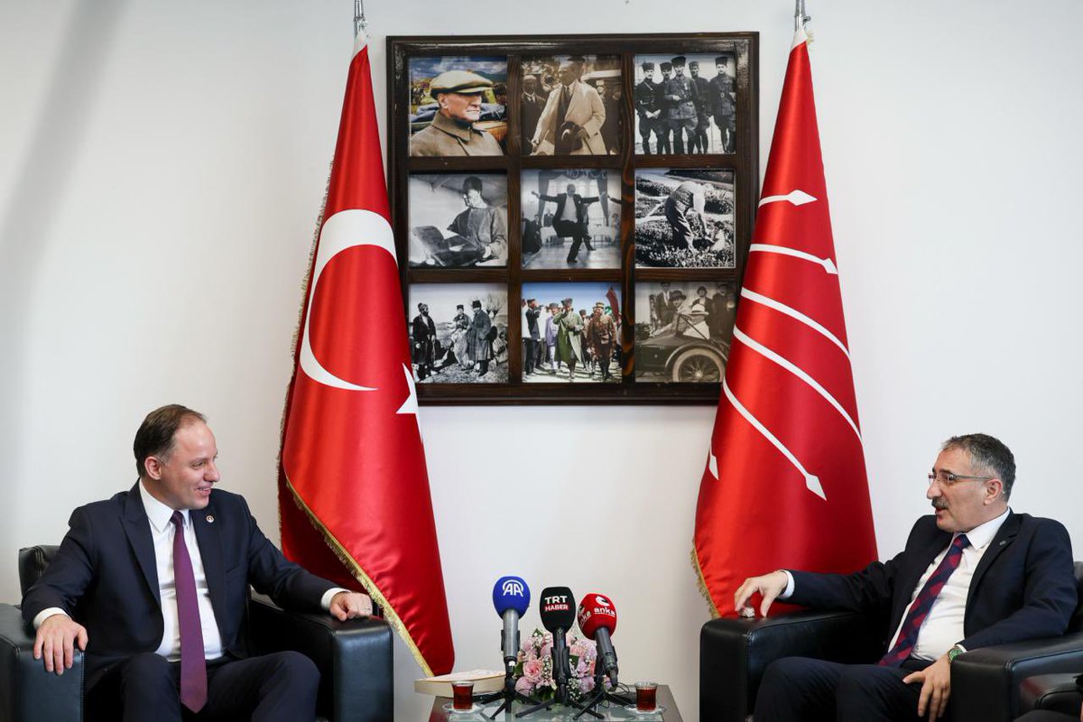 CHP Genel Merkezinde Ramazan Bayramı münasebetiyle  bayram ziyaretinde bulunduk.

     Genel merkezde Bayram münasebetiyle görev alan parti çalışınları ve Bayram ziyaretlerinde yer alan arkadaşları Misafir perverliklerinren dolayı teşekkür ediyoruz. 
Ziyaretimizde Genel  Bşk mız