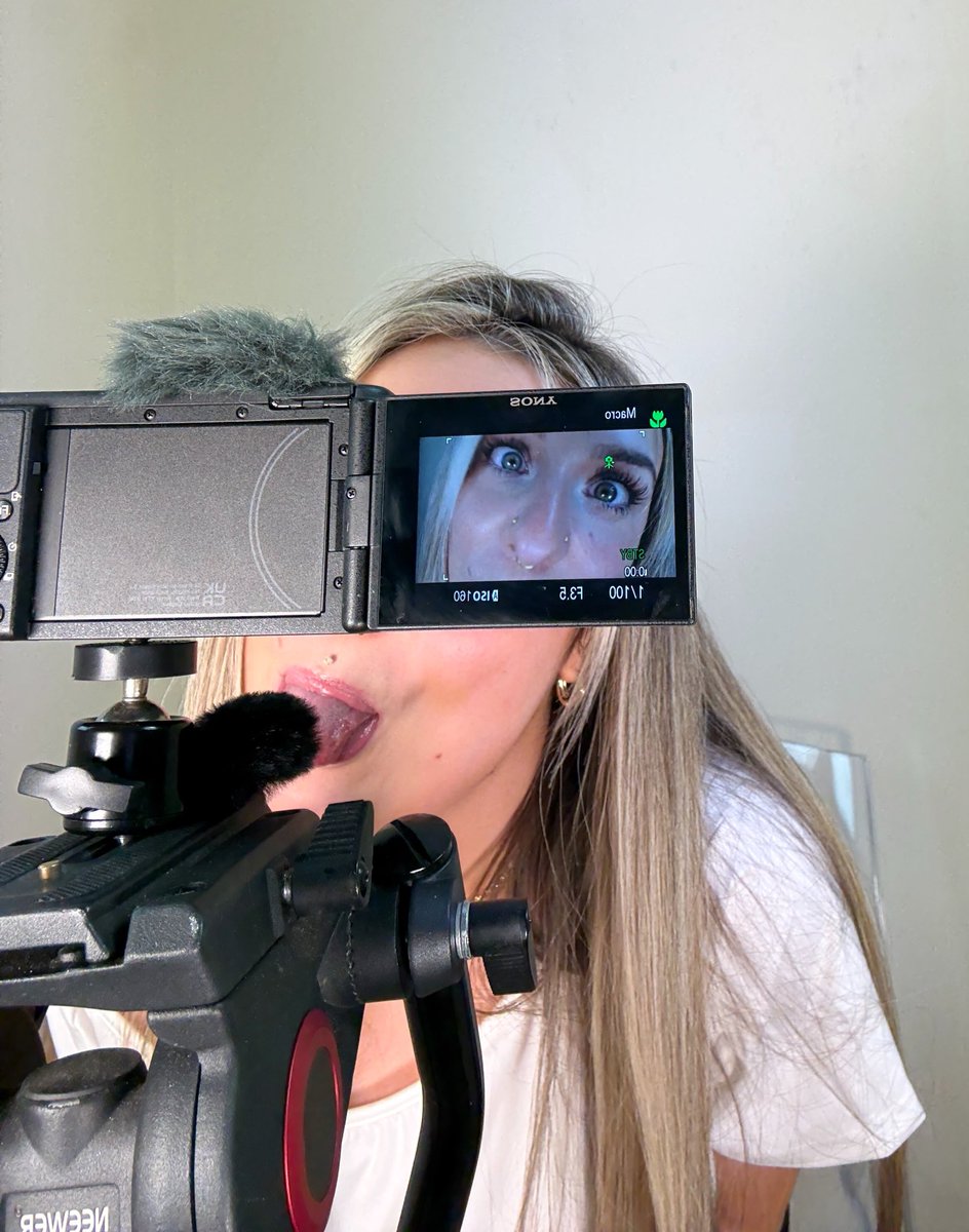 Undressed Podcast 🎙️ tweet media