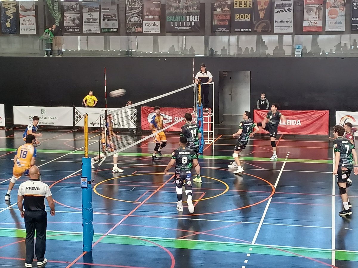 Avui <a href="/BalafiaVolei/">Balàfia Vòlei Lleida 🏐🍐</a> #Lleida Som-hi equip