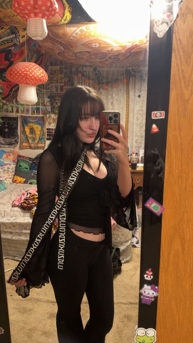 .maya ⊬ • • tweet media