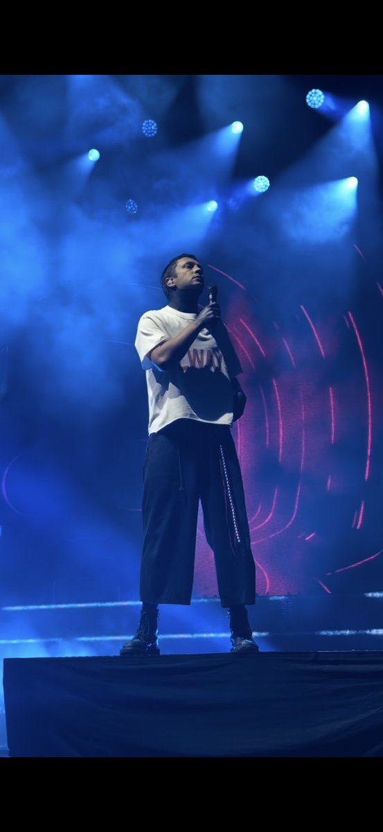 .maya ⊬ • • tweet media