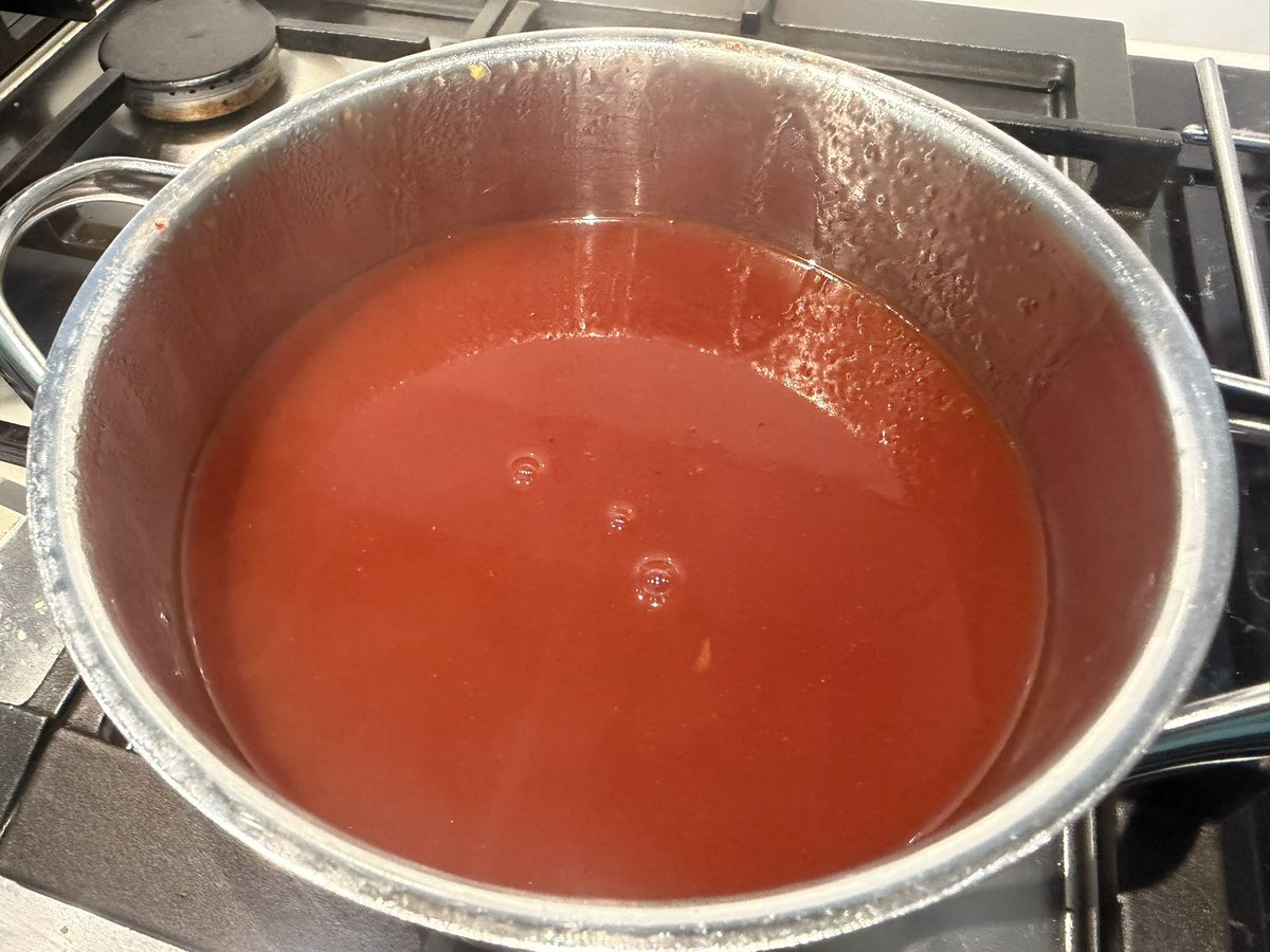 My girlfriends niece is celebrating her birthday, I was asked me to make some snacks for 15 people. So I made Koe Lo Kai (battered fried chicken) with a sweet &amp; sour sauce and Rempah balls in a sweet &amp; salty souce. 😋