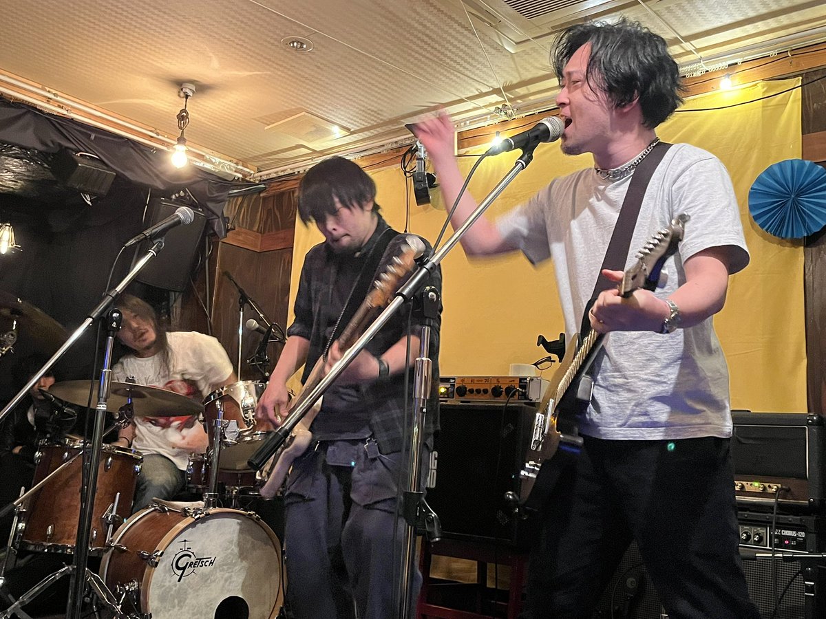 なべけい tweet media