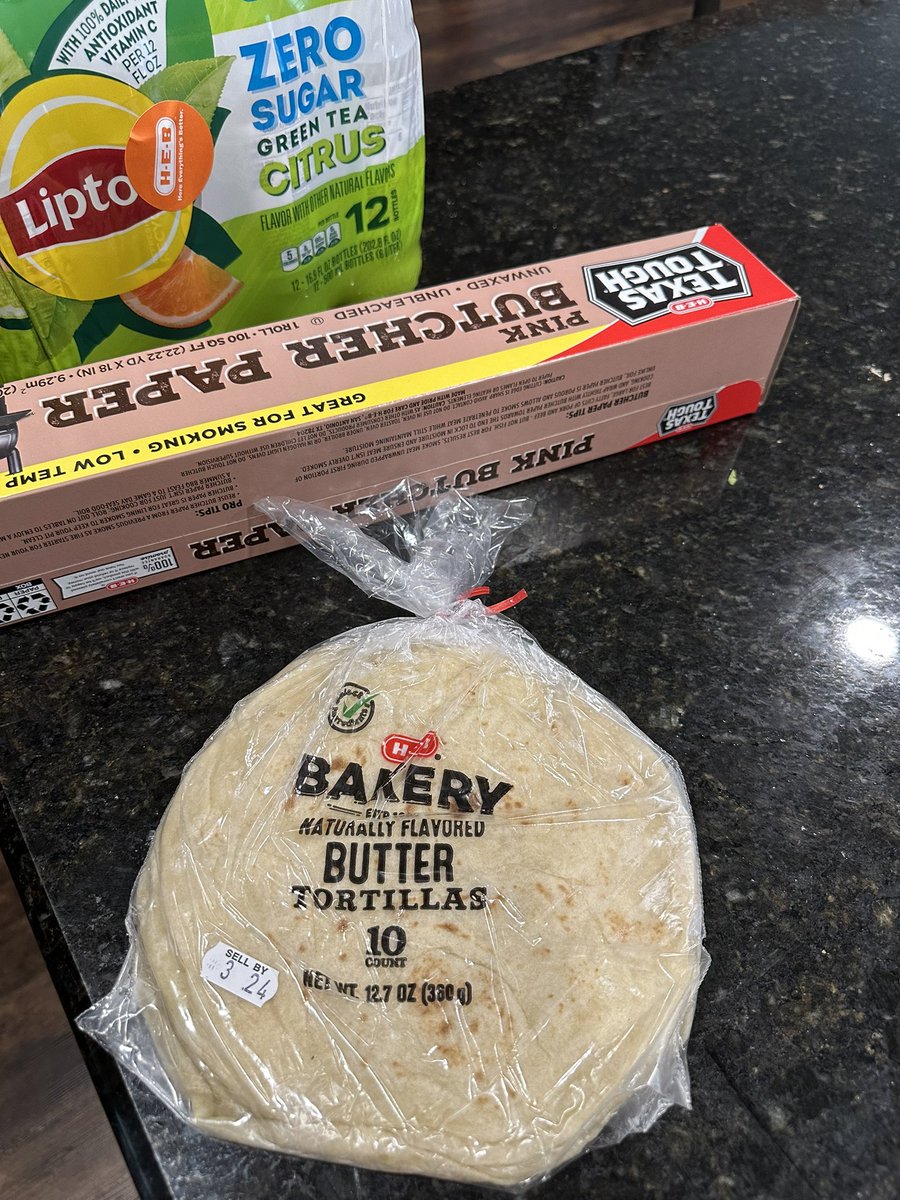 DownSinceDay1 tweet media