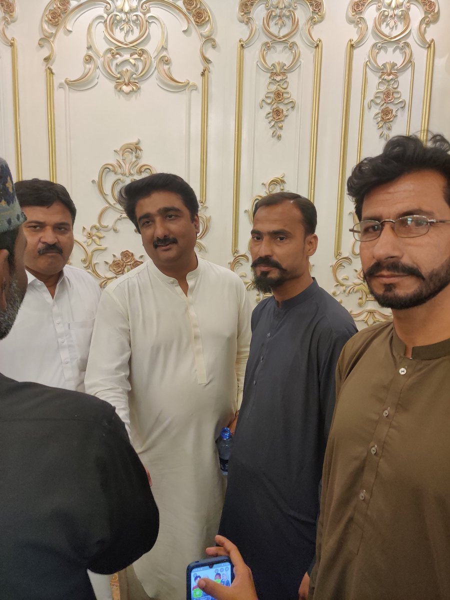 arifkori110's tweet photo. عيد جي پرمسرت موقعي تي محترم سيد ذوالفقار علي شاهه (منسٽر ڪلچرل، ٽورزم اينڊ اينٽيڪيوٽيز) ۽ سندن فرزند سيد شاھ مردان علي شاهه سان ملاقات.

ان موقعي تي يوسي چيئرمين ڀگوانداس ڪڇي، نيڪ محمد چانڊيو (سيڪريٽري اطلاعات پيپلز ڪلچرل ونگ ضلعو ميرپورخاص)، محمد عارف ڪوري (ڊپٽي جنرل سيڪريٽري https://t.co/PnyZgpzNfa