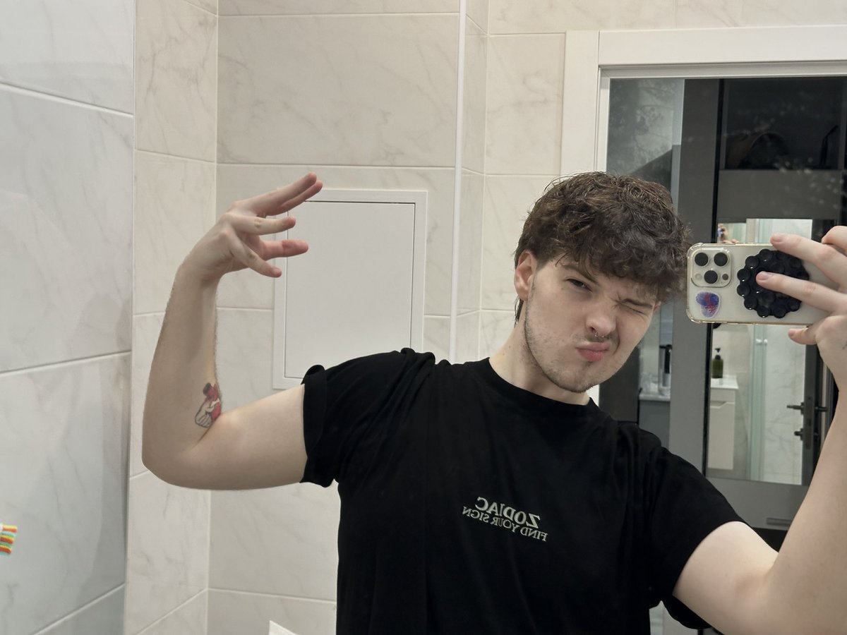 макан 🅴 tweet media