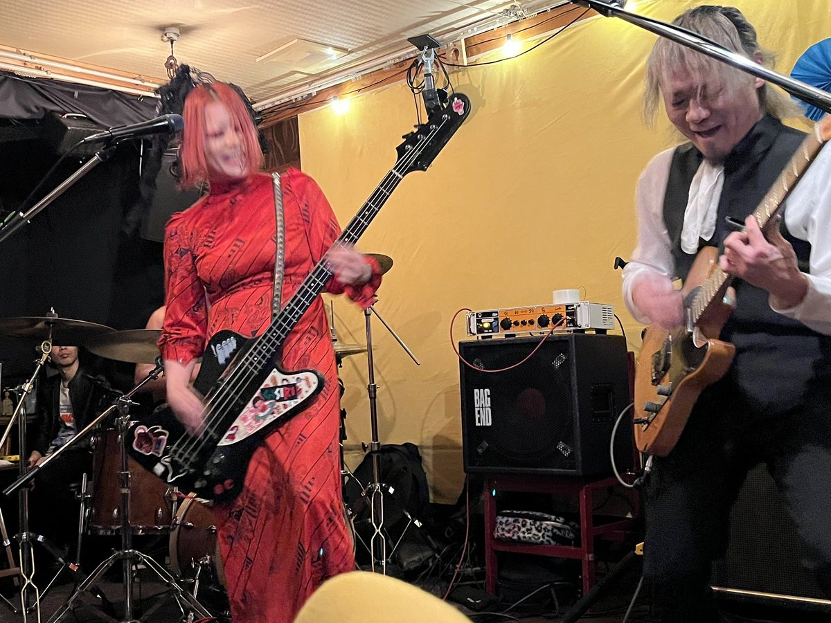 なべけい tweet media