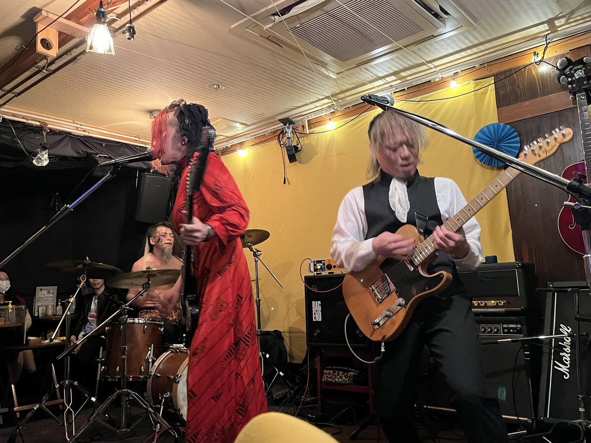 なべけい tweet media