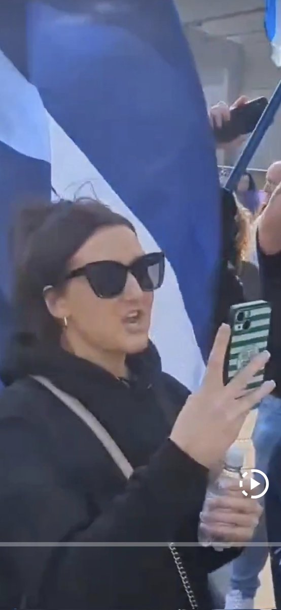 <a href="/TheCanaryUK/">Canary</a> <a href="/JustBarold/">just.barold</a> This rockets put the wrong Glasgow team as her phone case.