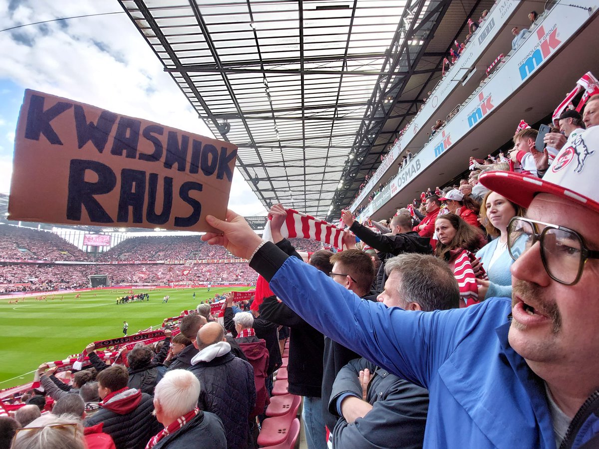 AMeisterschaft's tweet photo. Dieser Trainer führt uns wieder Richtung 2. Bundesliga! #effzeh https://t.co/h9dCEixZ8h