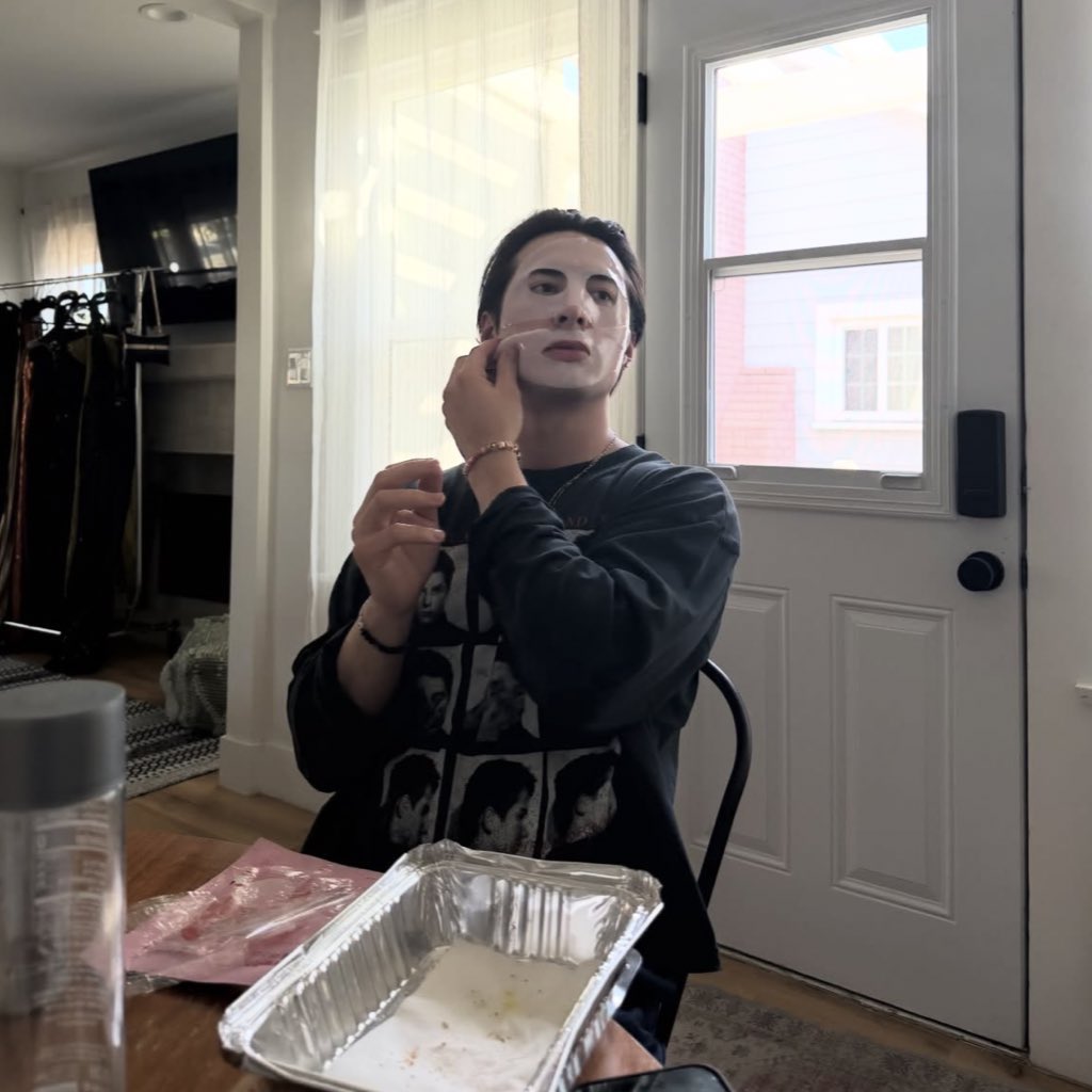 imposteraur's tweet image. #skincarecomesfirst #always