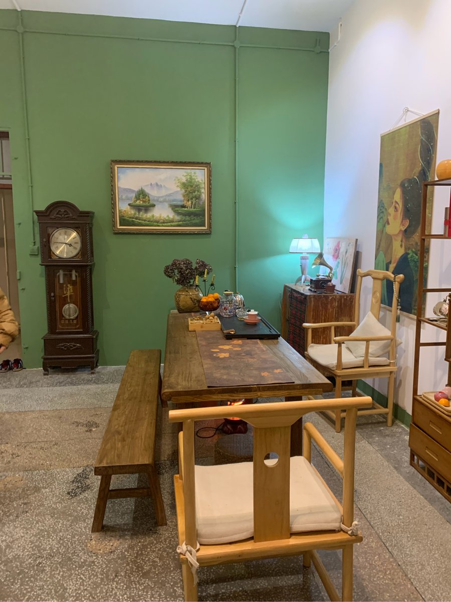 Lara Lohaine tweet media