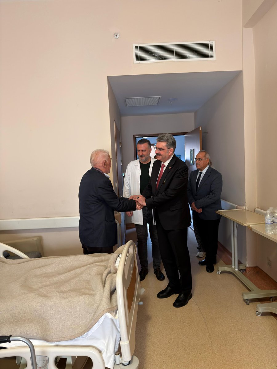 Milletvekilimiz Sayın Orhan Erdem ile birlikte, Ramazan Bayramı’nın manevi atmosferinde Devlet Hastanemizde tedavi gören hastalarımızı ziyaret ederek bayramlarını tebrik ettik.
Şifa bekleyen tüm hastalarımıza Rabbimden acil şifalar diliyoruz.
#MilletimizleBayramımızBir