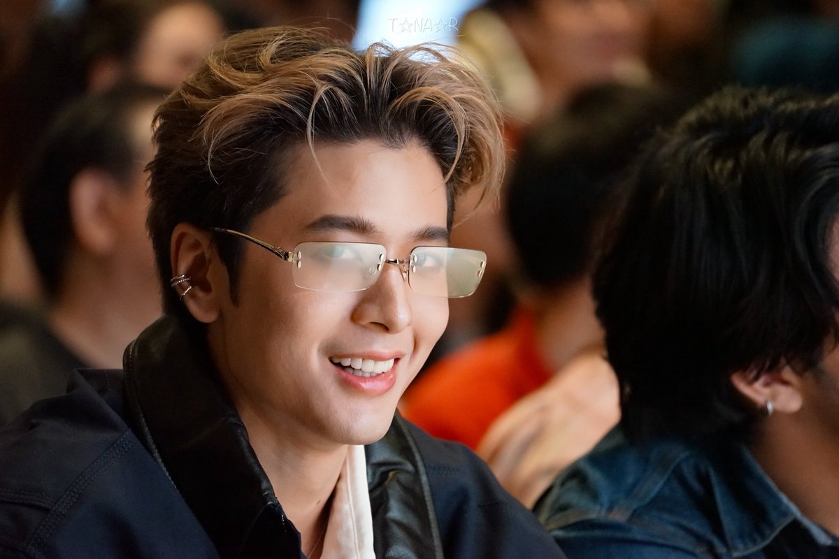 tonaorchibi's tweet photo. I love your smile :) ✨

TODAY XXSIVK AT APPLE

#Apple50xPORSCHE
#XXSIVK 
#PorscheSivakorn https://t.co/3rQygcYOtt