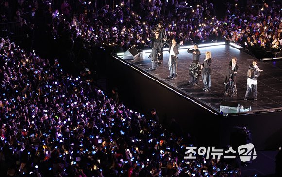 BIGHIT_INFO's tweet photo. [Article Photo] BTS Comeback Live: ARIRANG 📸 https://t.co/vPKj7yZaqM